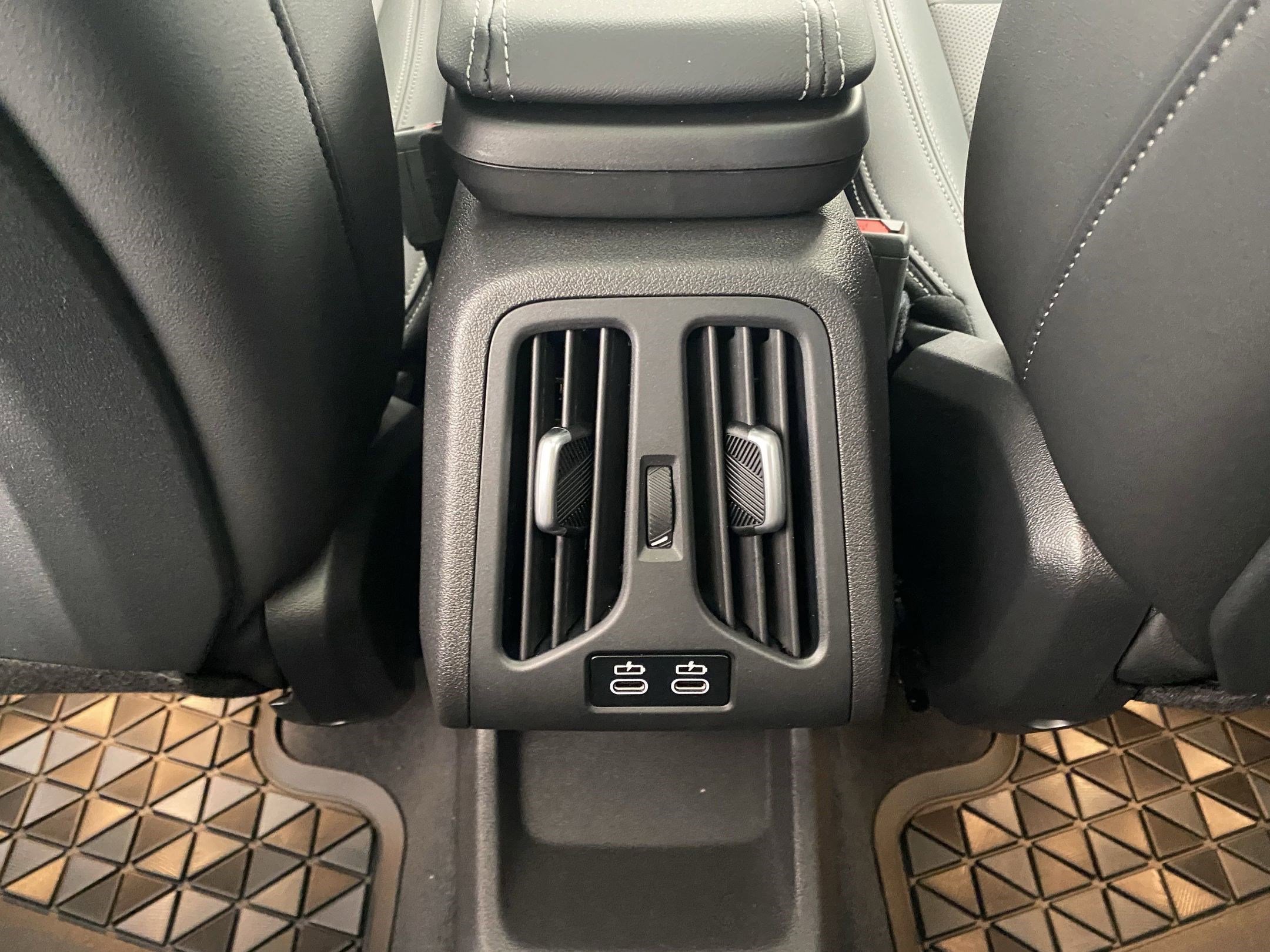 Used 2025 BMW X1 xDrive28i w/ Technology Package image 29