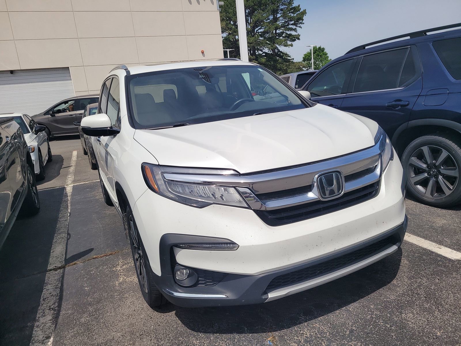 Used 2022 Honda Pilot Touring image 3