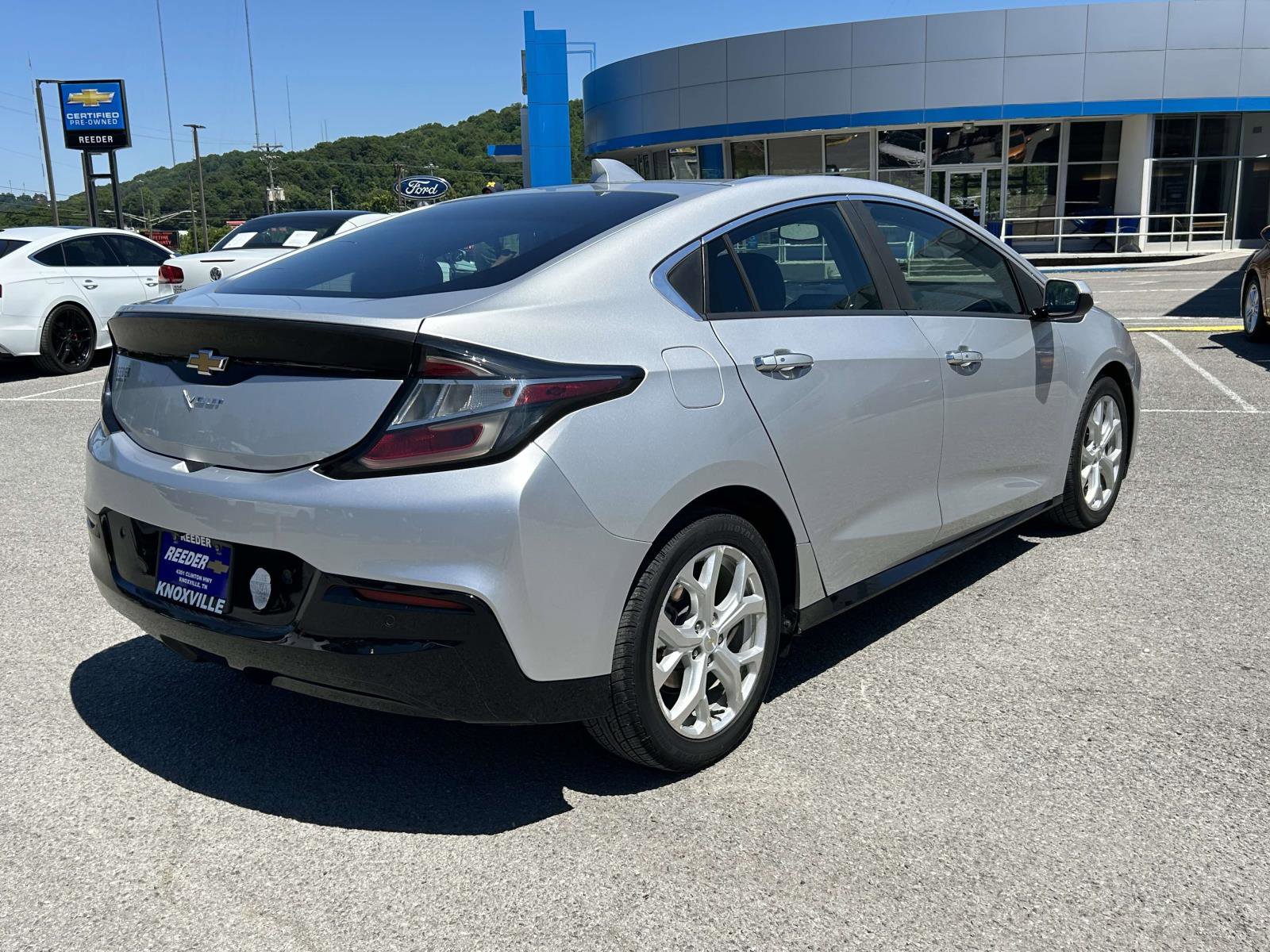 Used 2017 Chevrolet Volt Premier w/ Driver Confidence II Package FWD image 3