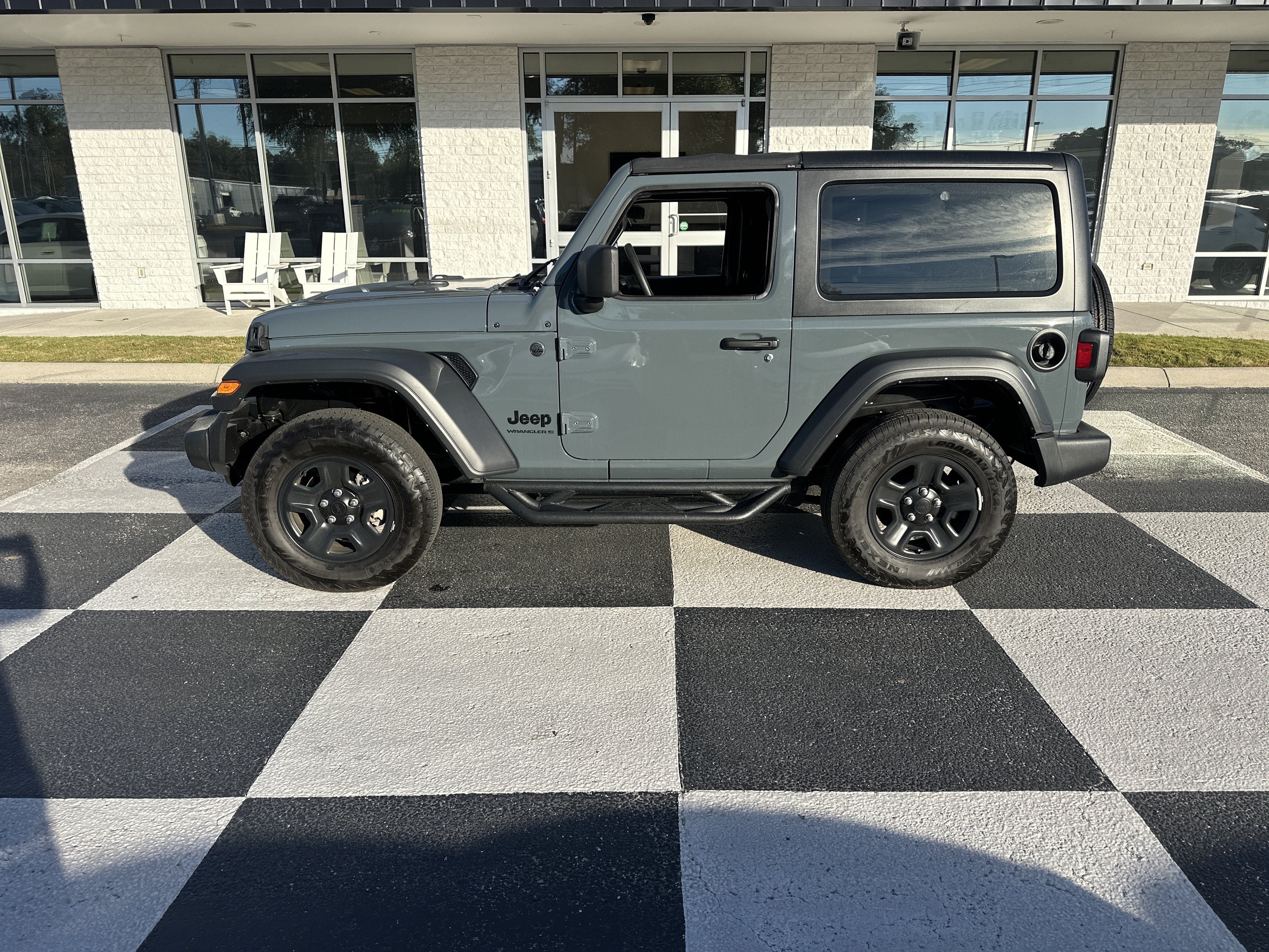 Used 2025 Jeep Wrangler Sport AWD/4WD image 1