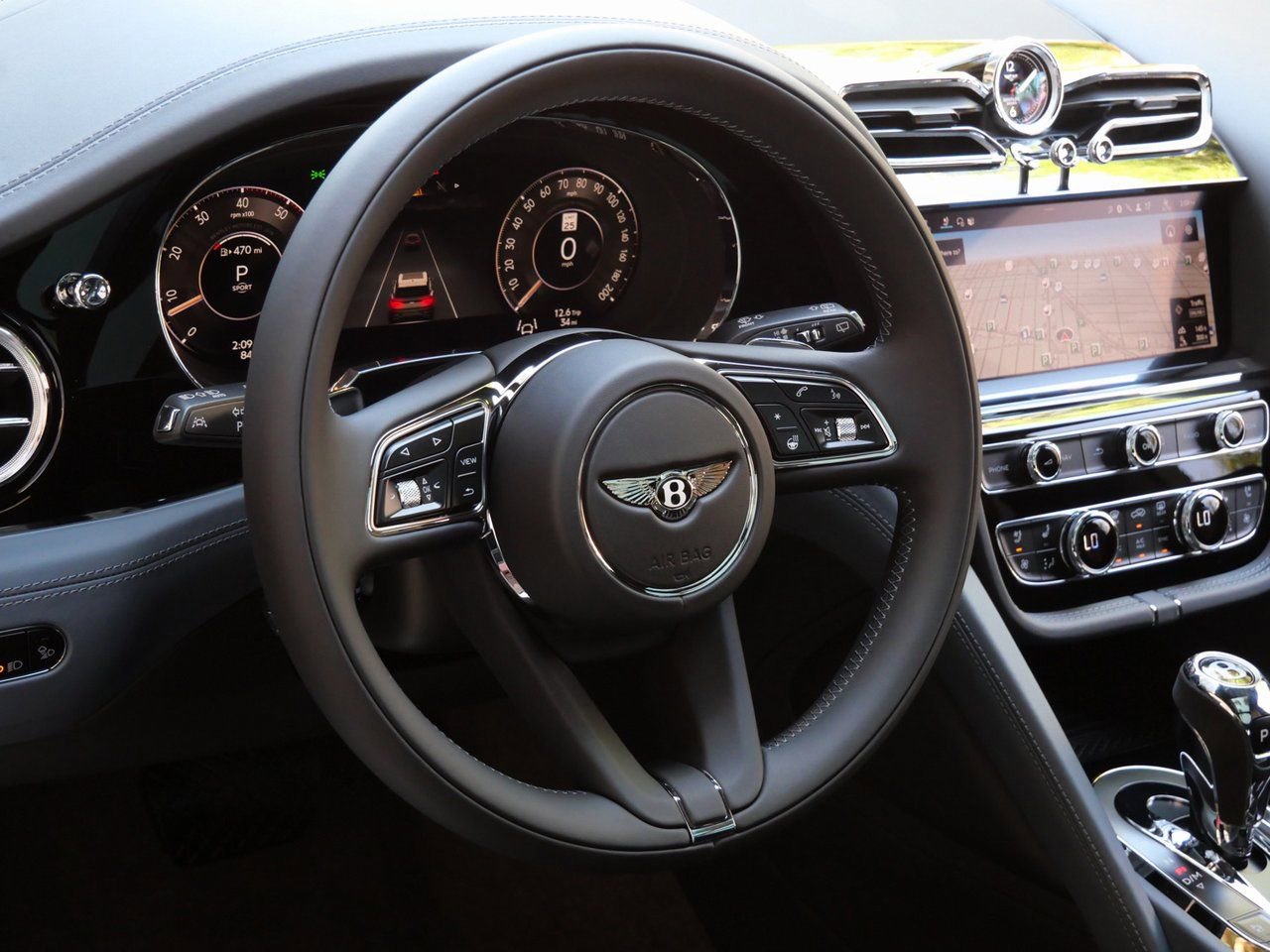 Used 2025 Bentley Bentayga AWD/4WD image 12