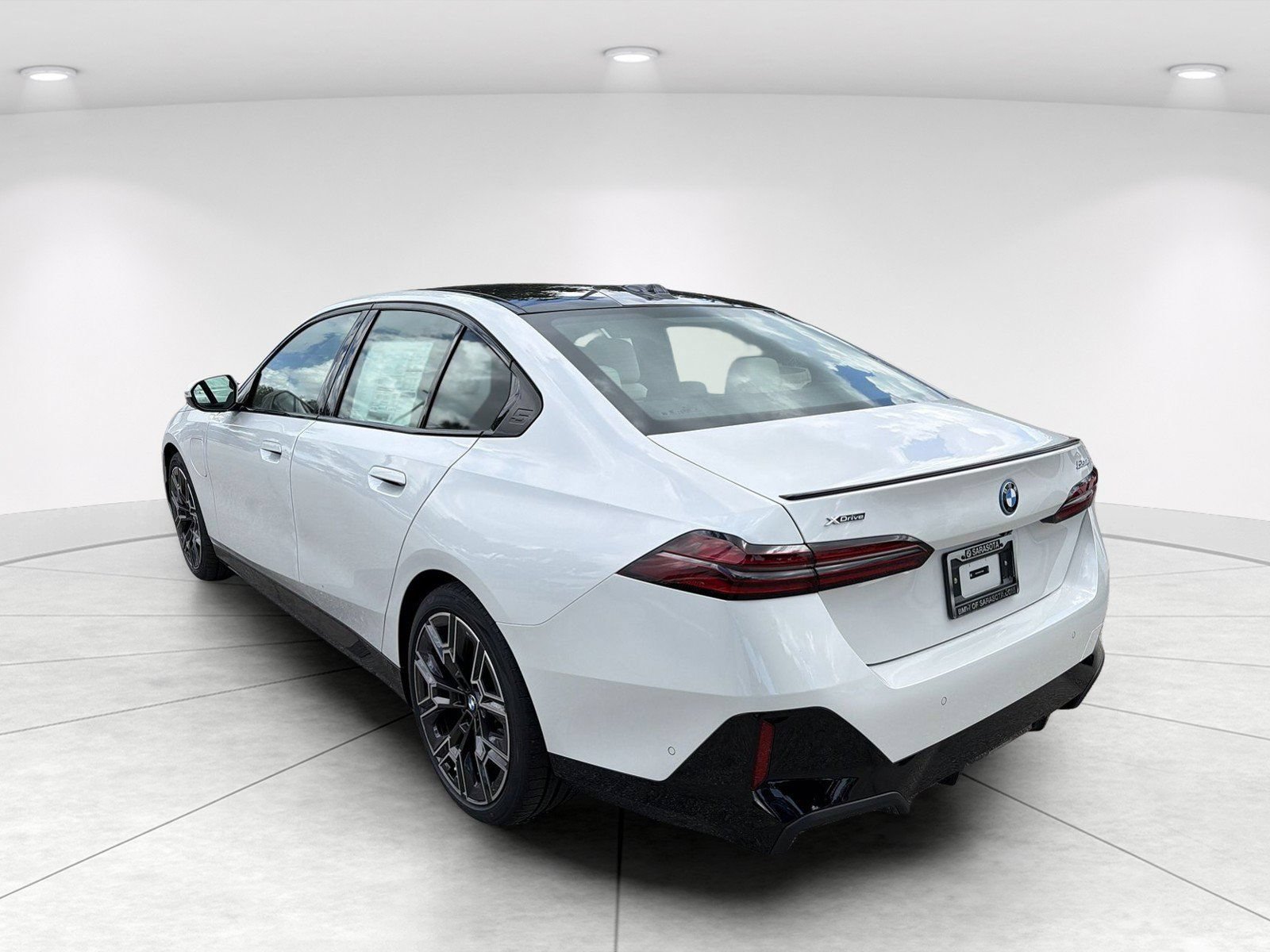 New 2027 BMW 550e xDrive AWD/4WD image 6