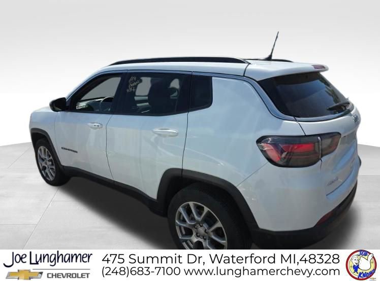 Used 2024 Jeep Compass Latitude w/ Sun and Sound Group AWD/4WD image 12