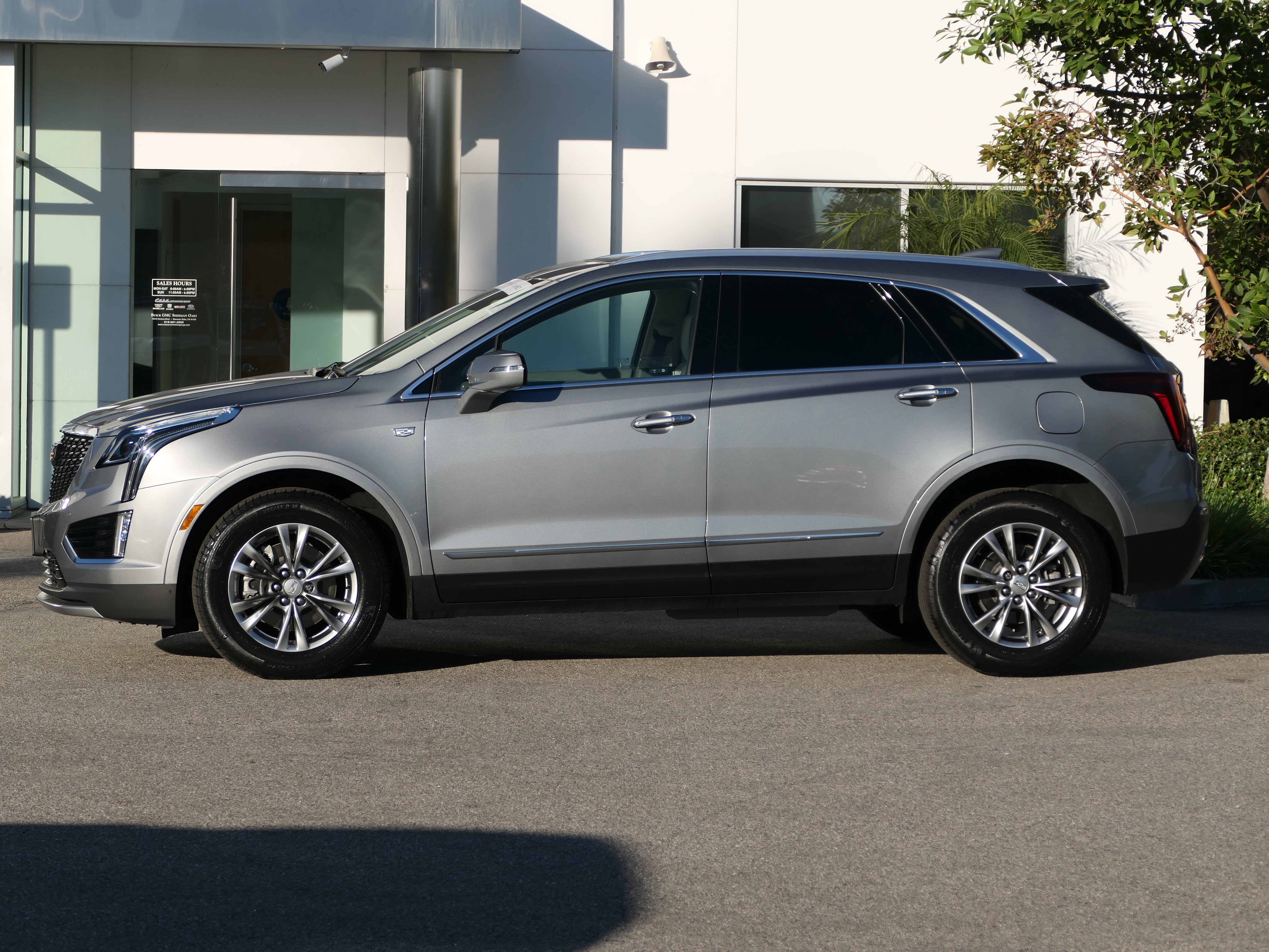 Certified 2023 Cadillac XT5 Premium Luxury image 2