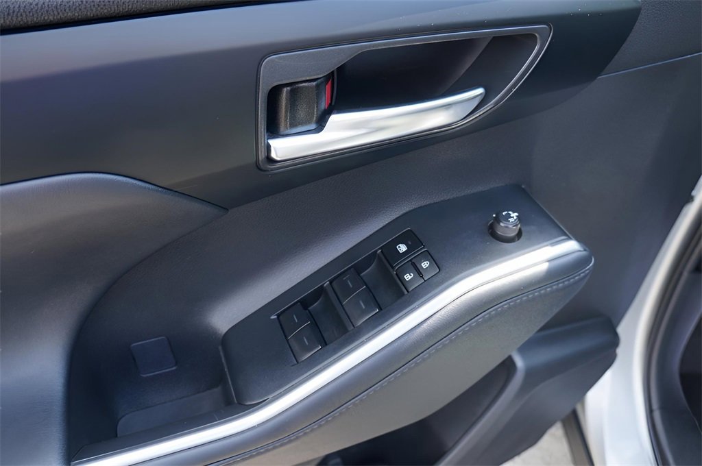 Used 2024 Toyota Highlander Platinum image 7