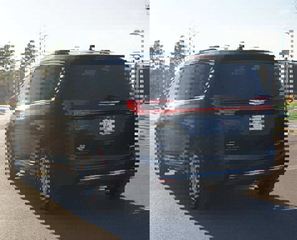 Used 2022 Chrysler Pacifica Limited image 18