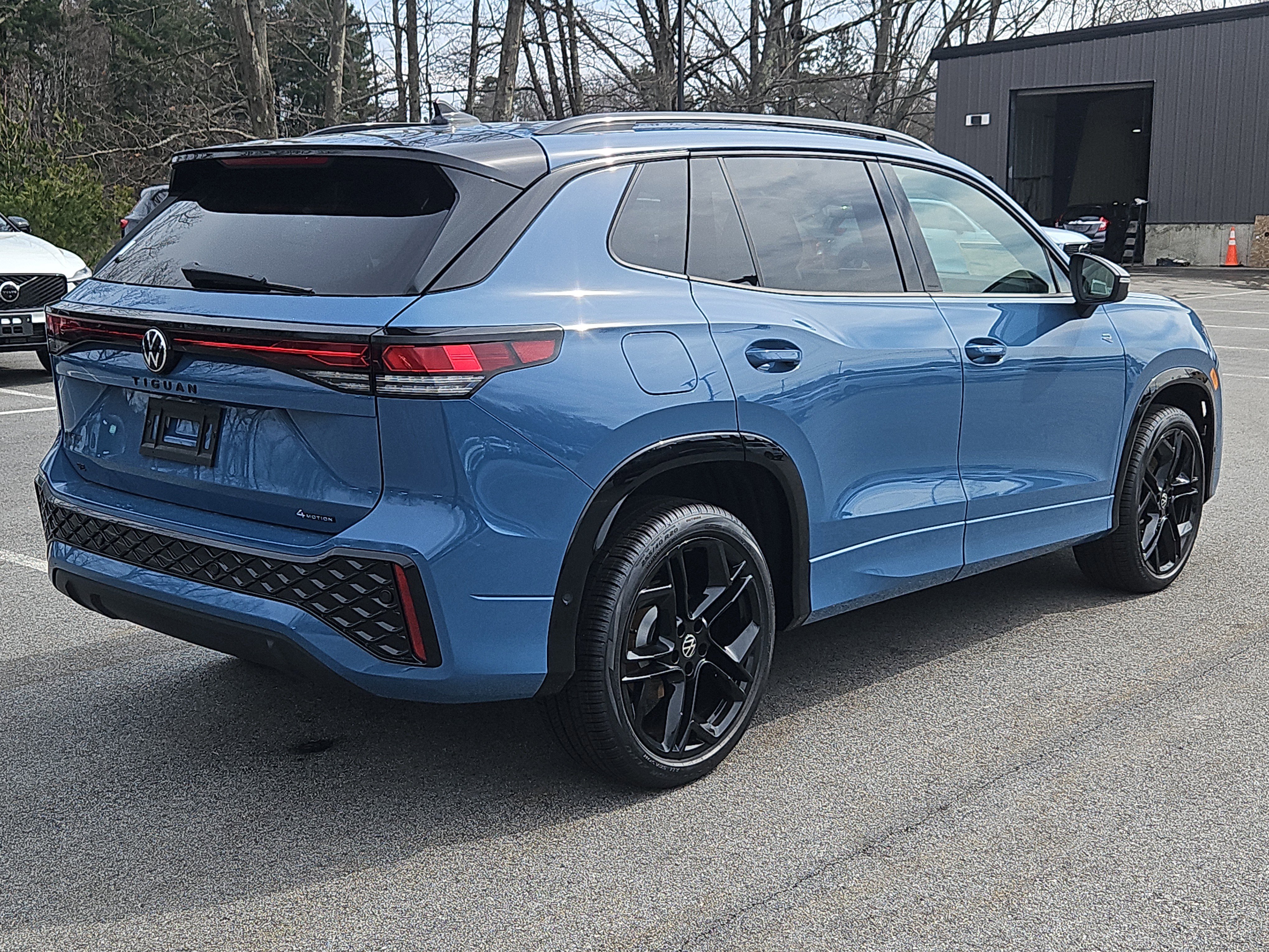 New 2026 Volkswagen Tiguan SE R-Line image 2