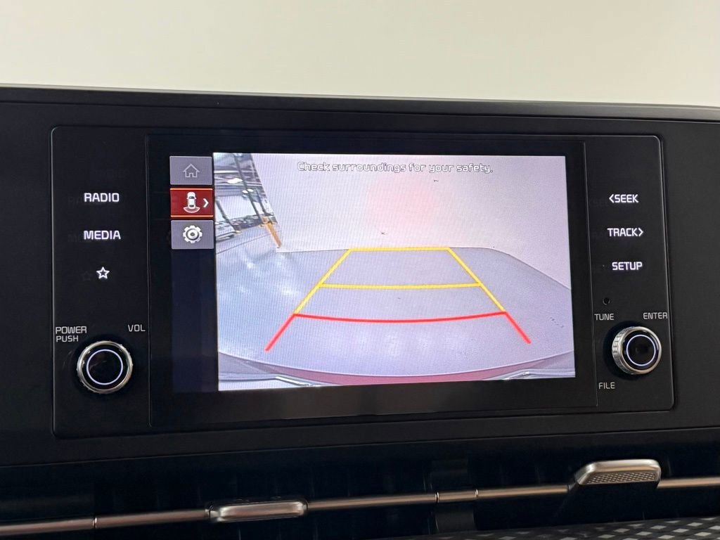 Used 2023 Kia Carnival LX FWD image 18