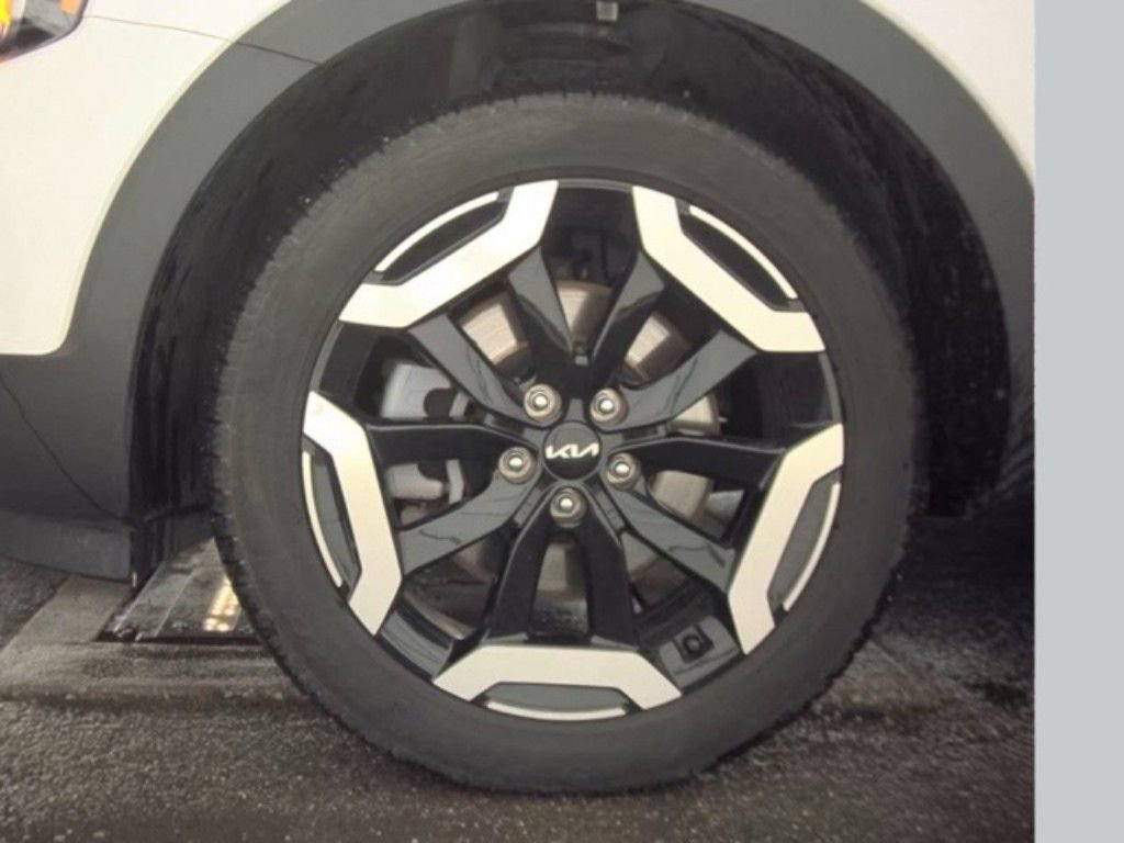 Used 2025 Kia Telluride S image 21