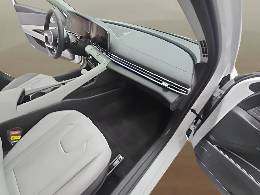 New 2026 Hyundai Elantra Limited FWD image 26