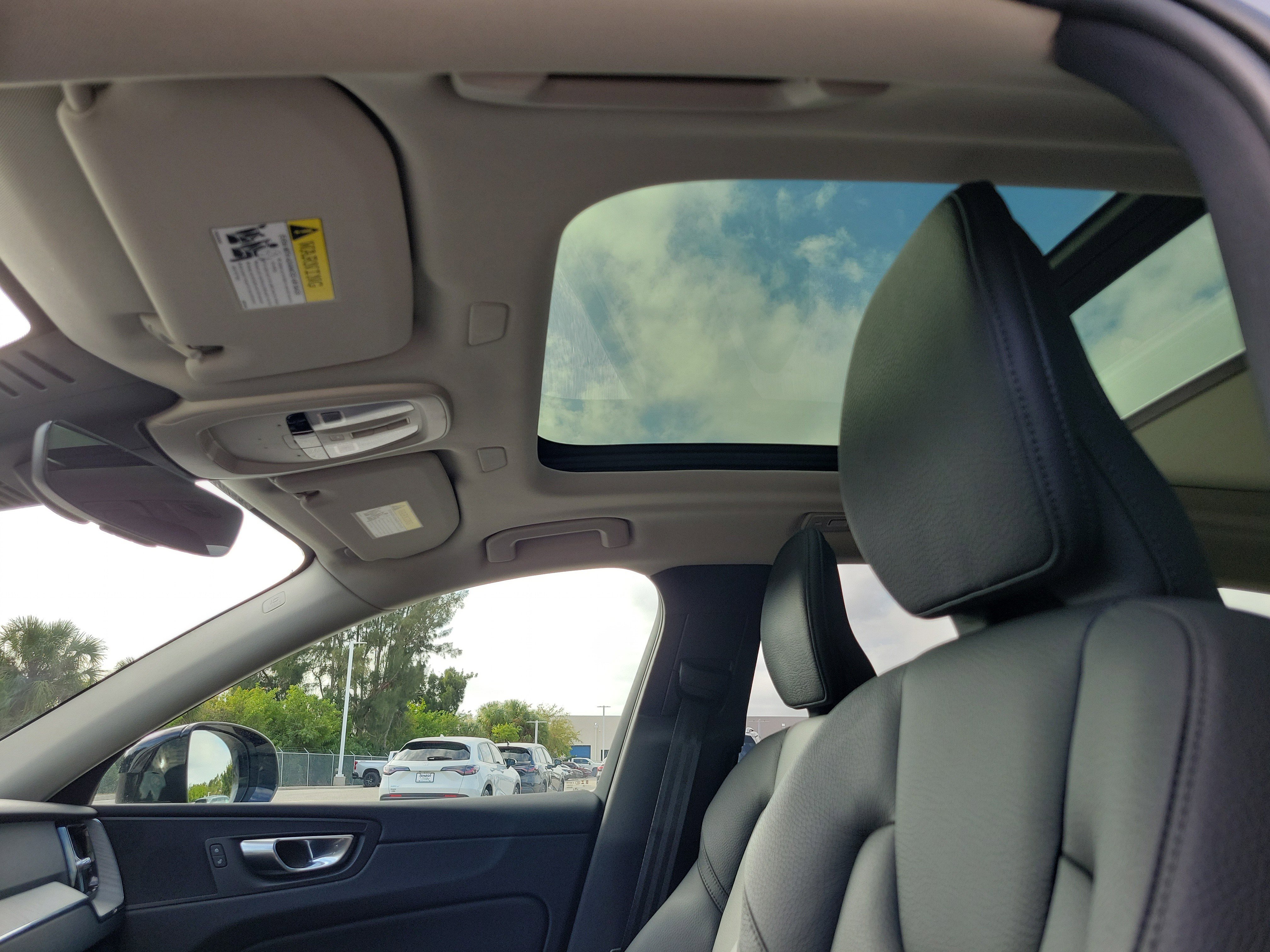 Used 2025 Volvo XC60 B5 Plus image 25