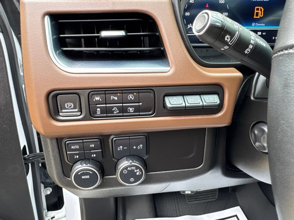 Used 2023 Chevrolet Suburban High Country AWD/4WD image 21