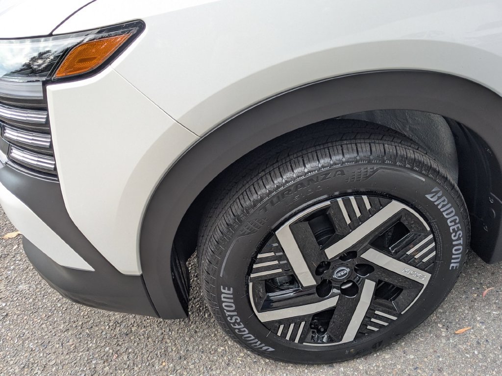 New 2026 Nissan Kicks SV w/ Cold Weather Package FWD image 10