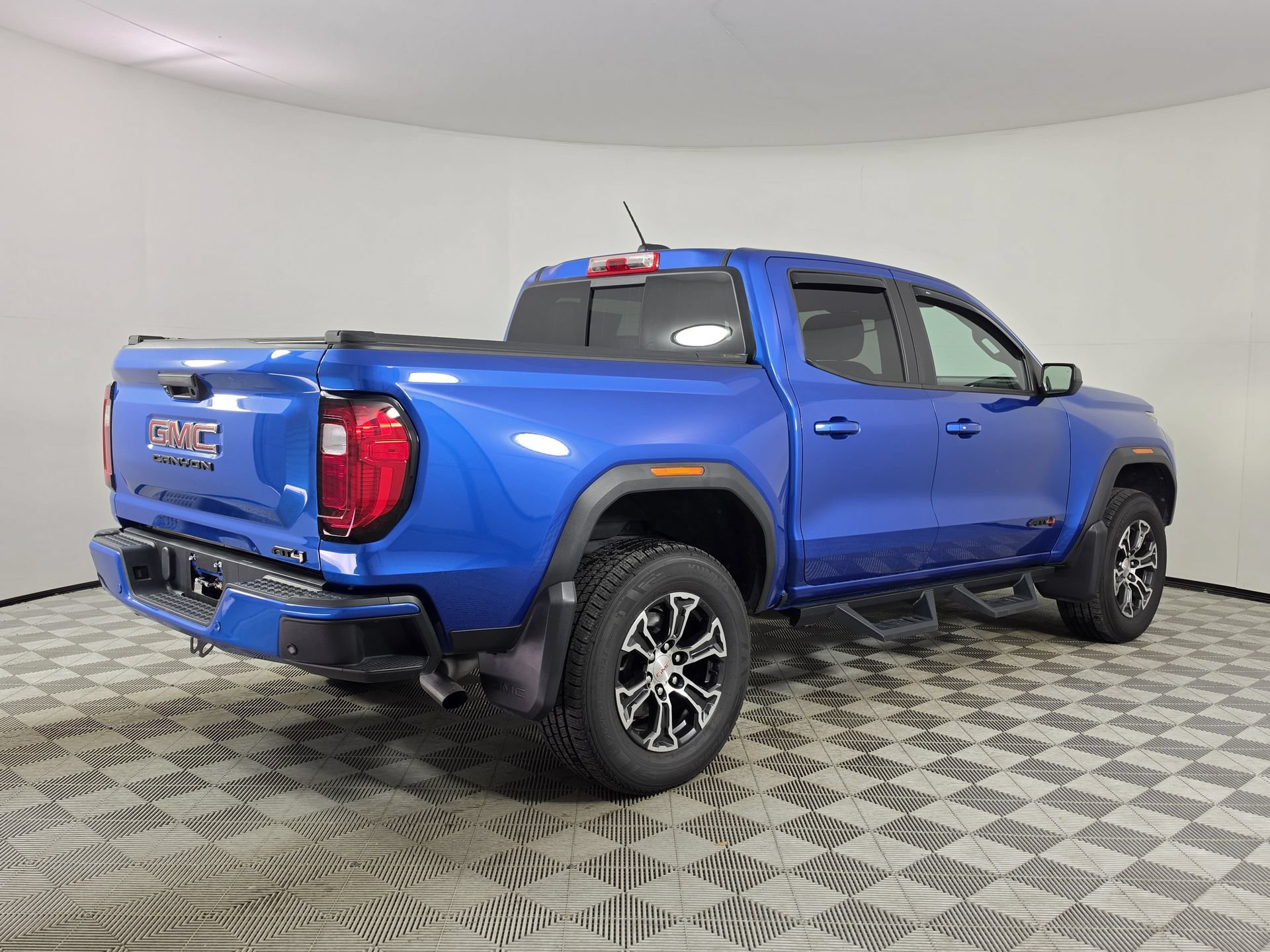 Used 2023 GMC Canyon AT4 w/ AT4 Premium Package AWD/4WD image 7