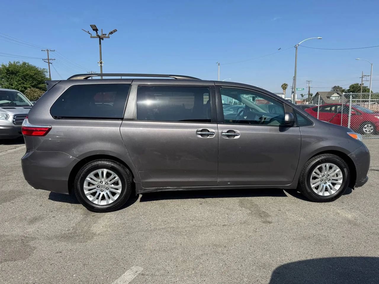 Used 2015 Toyota Sienna XLE image 8
