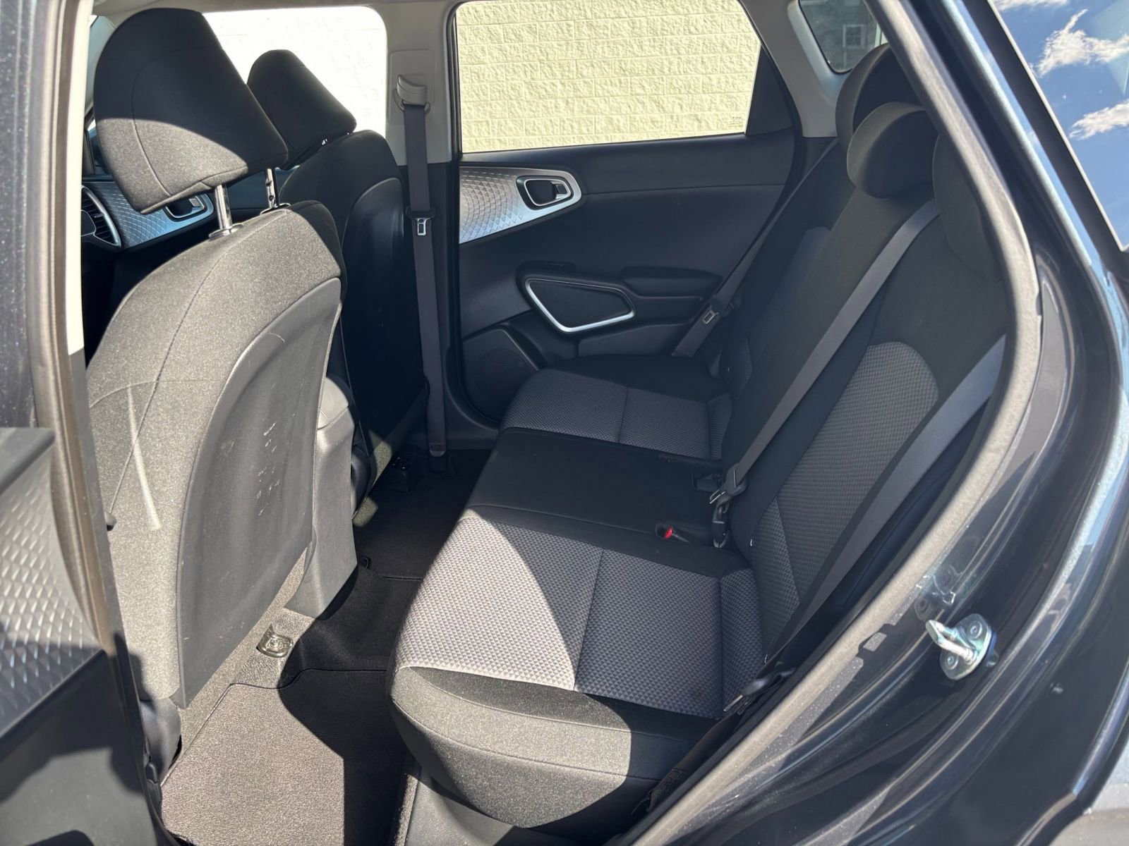 Used 2025 Kia Soul LX w/ LX Technology Package FWD image 24