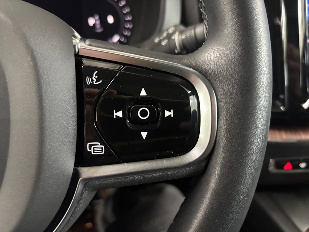 Certified 2023 Volvo XC60 B5 Plus w/ Protection Package Premier AWD/4WD image 27