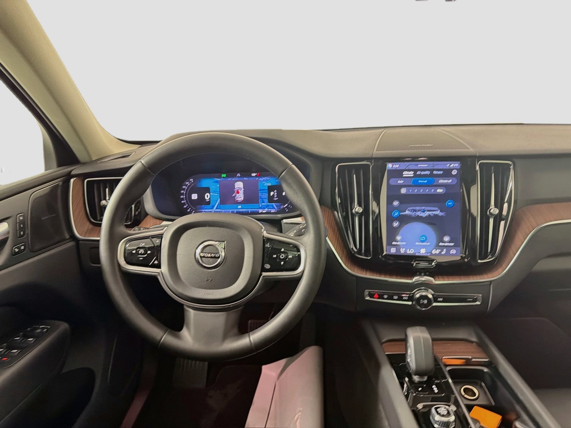Certified 2023 Volvo XC60 B5 Plus w/ Protection Package Premier FWD image 24