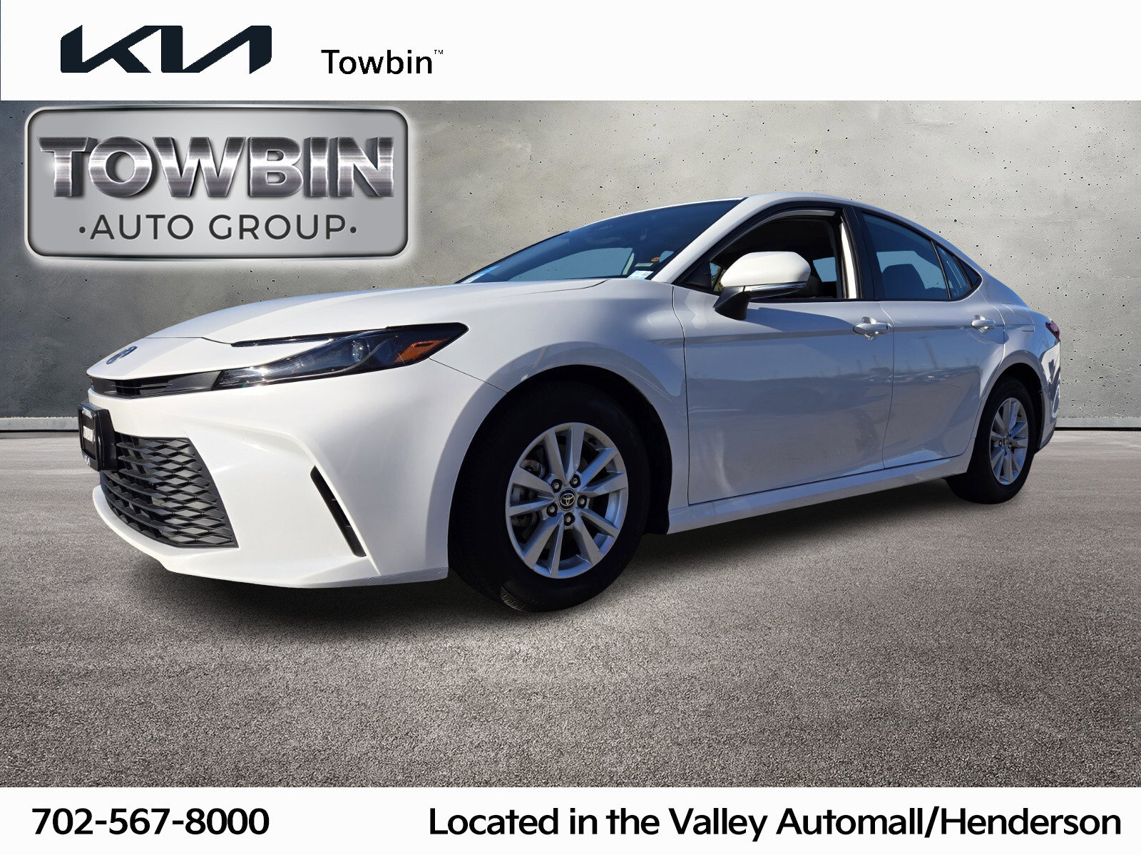 Used 2025 Toyota Camry SE image 1