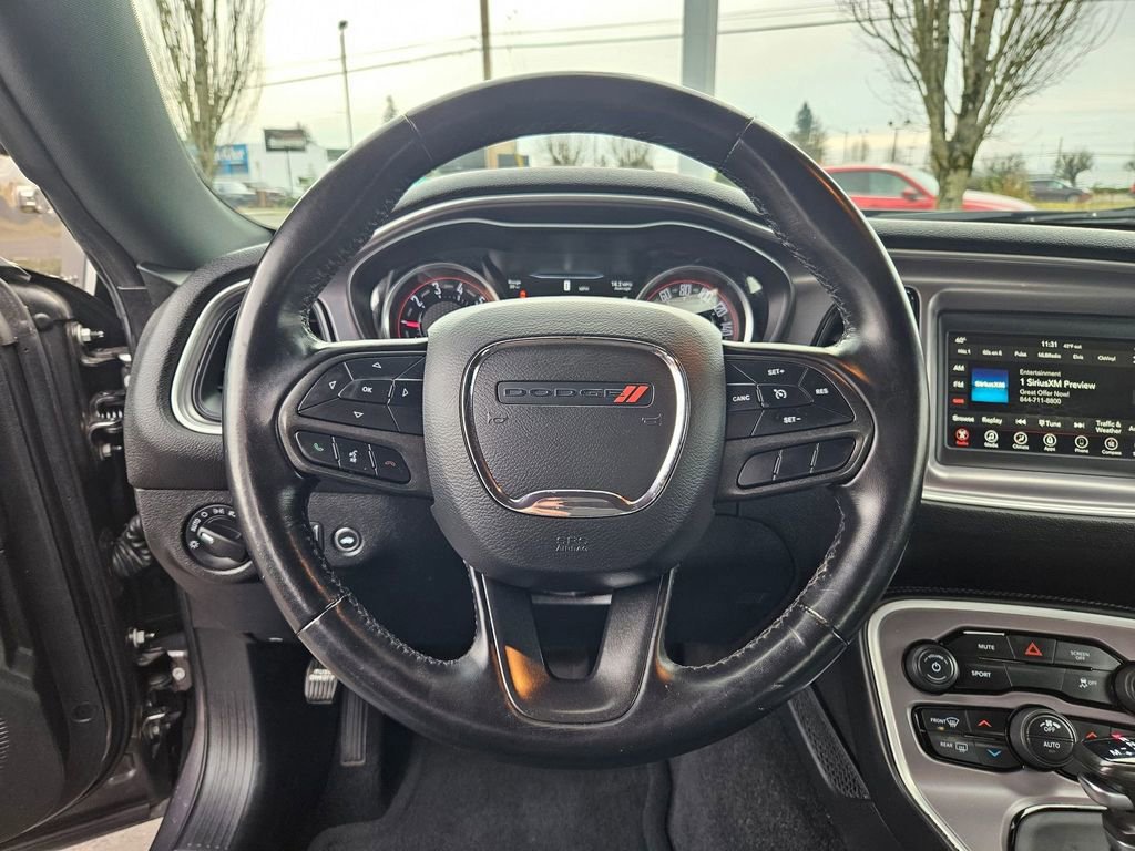 Used 2022 Dodge Challenger SXT image 15