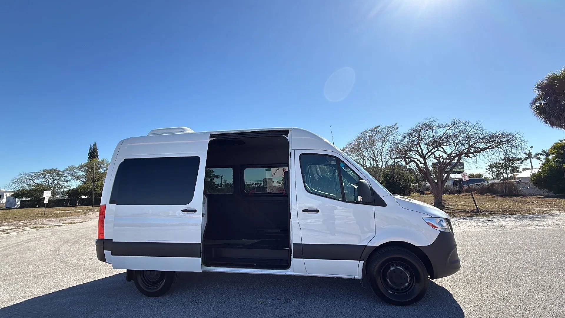 Used 2021 Mercedes-Benz Sprinter 2500 image 9