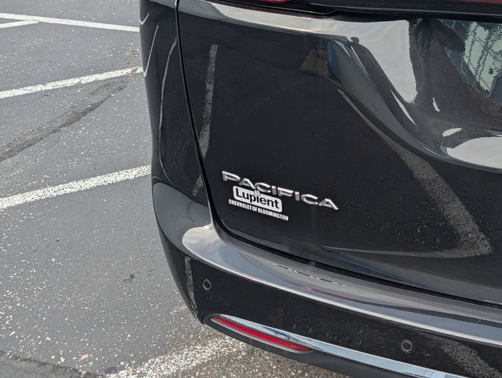 Used 2023 Chrysler Pacifica Touring-L FWD image 5