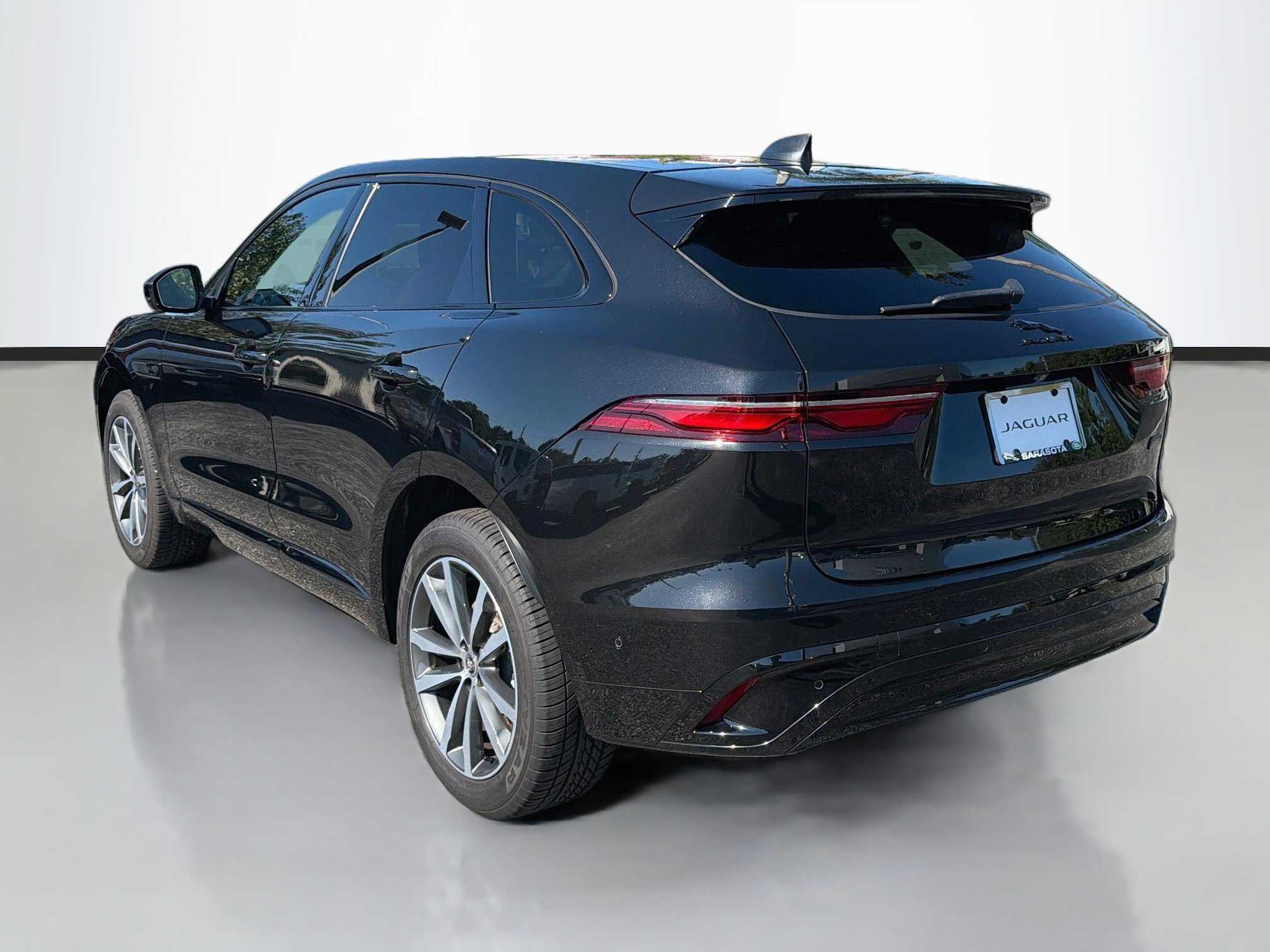 Used 2026 Jaguar F-PACE R-Dynamic S AWD/4WD image 3