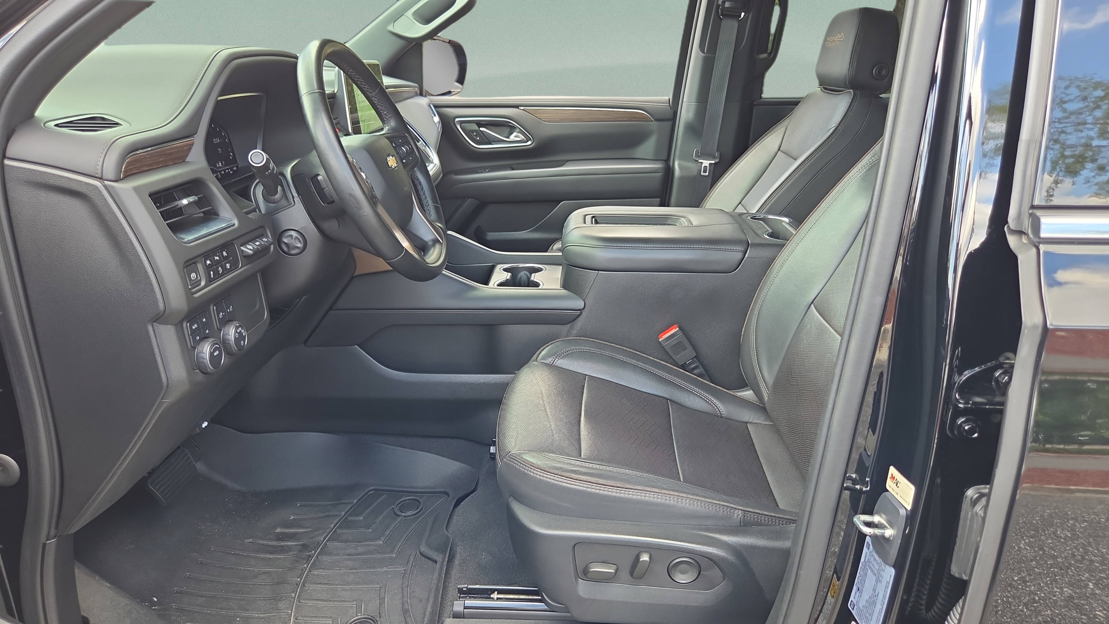 Certified 2023 Chevrolet Suburban High Country AWD/4WD image 10