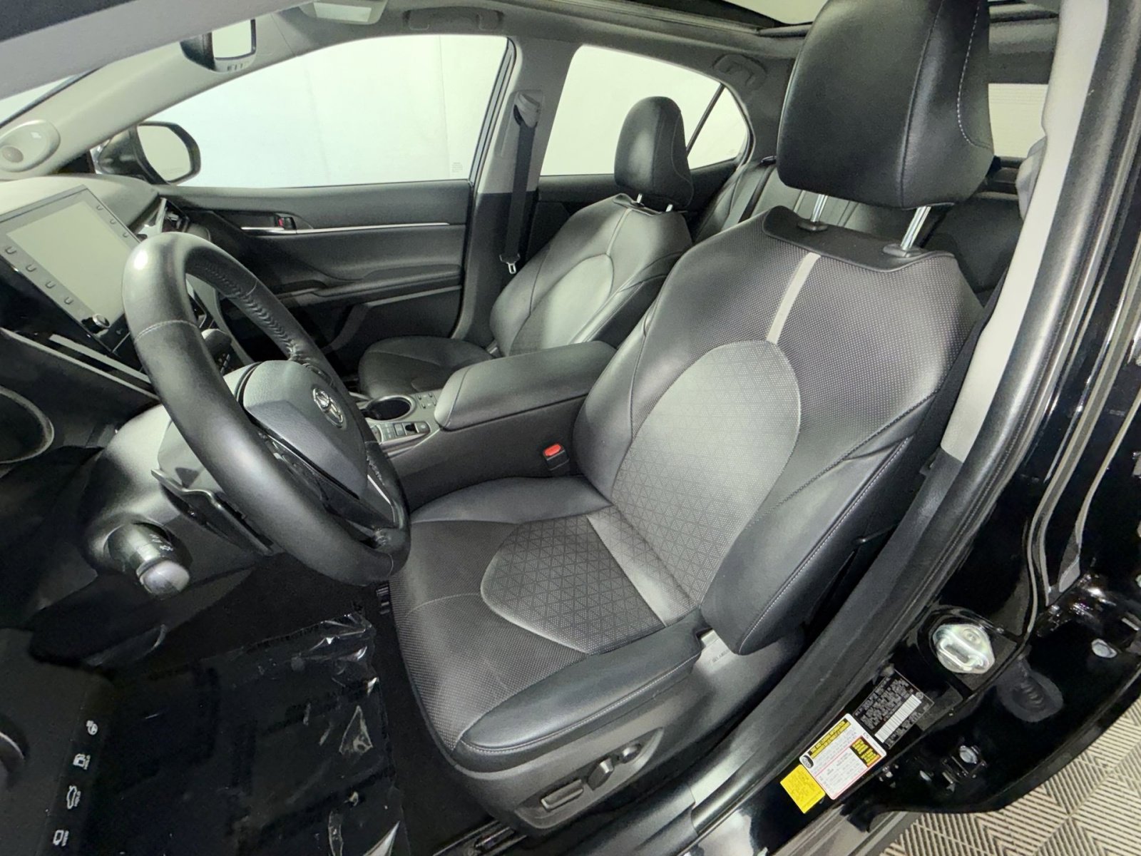 Used 2022 Toyota Camry XSE w/ Navigation Package image 13