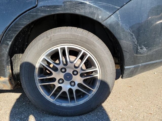 Used 2010 Ford Focus SE FWD image 14