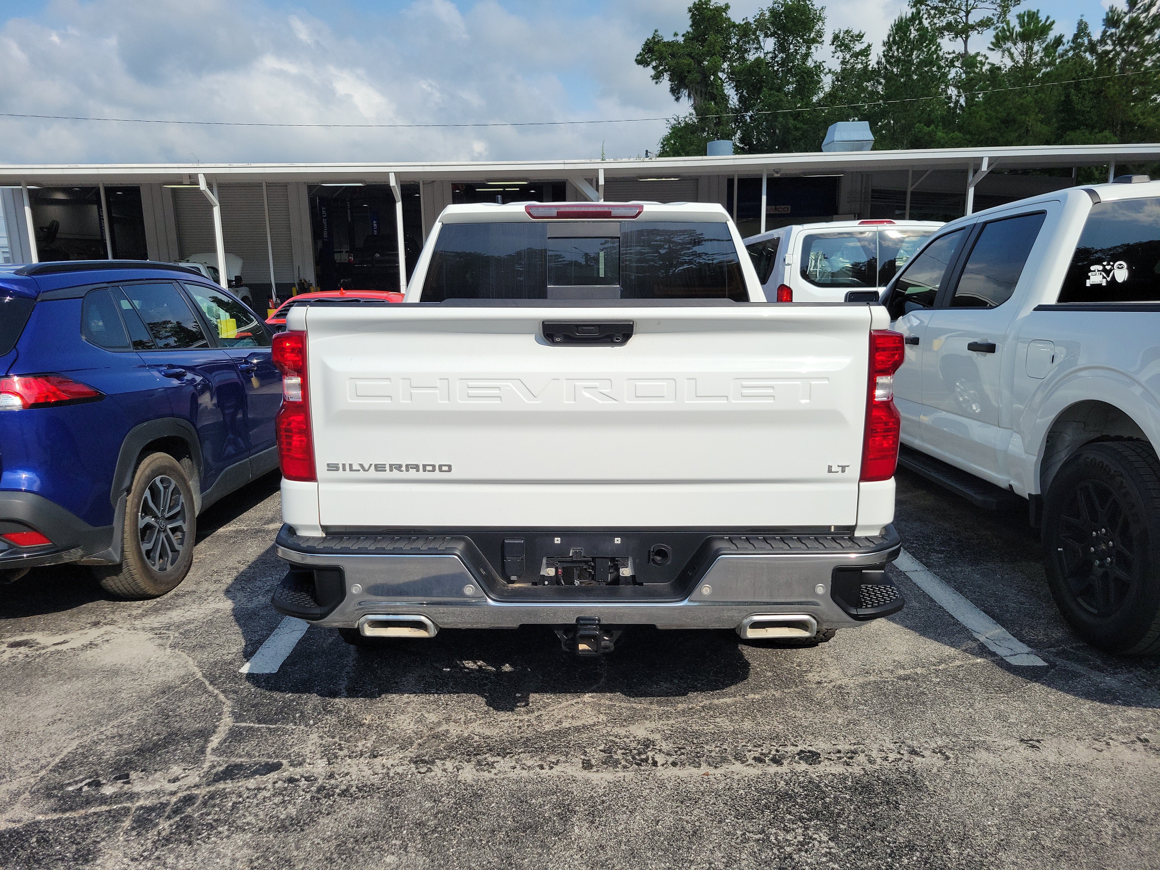 Used 2022 Chevrolet Silverado 1500 LT w/ Z71 Off-Road Package AWD/4WD image 5