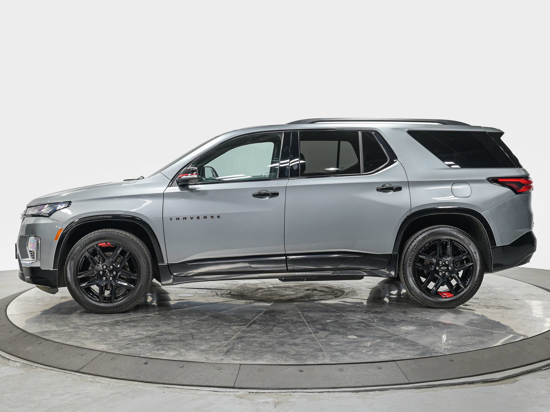 Used 2024 Chevrolet Traverse Premier w/ Redline Edition AWD/4WD image 2