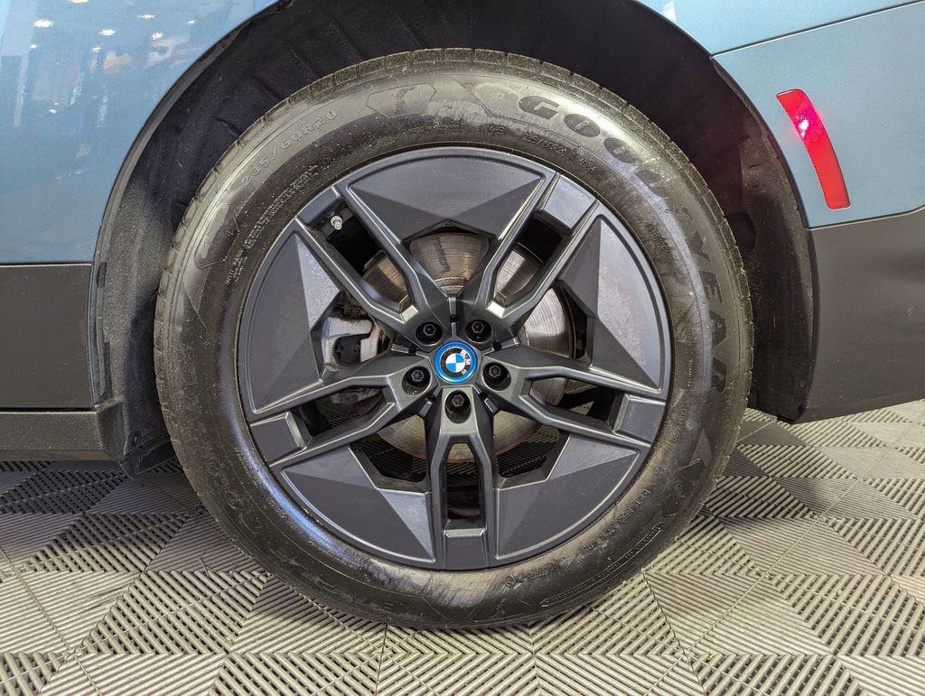 Used 2023 BMW iX xDrive50 w/ Convenience Package image 28