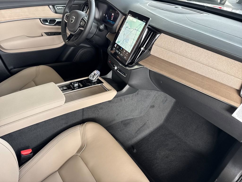 New 2026 Volvo XC90 T8 Plus w/ Protection Package Premier image 16