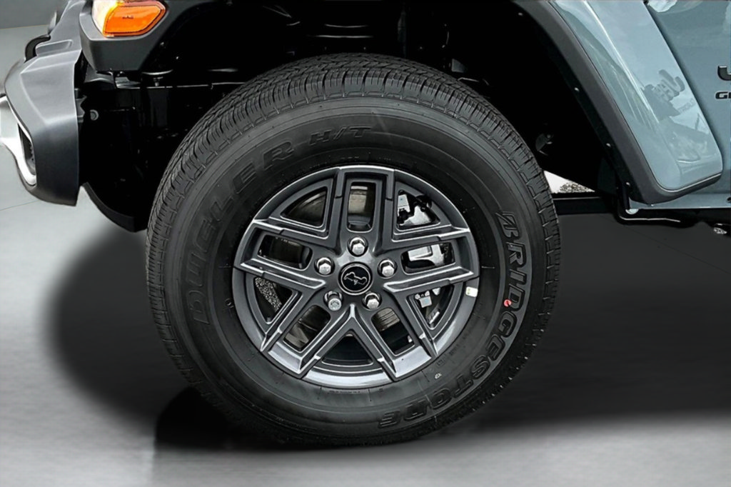 New 2025 Jeep Gladiator Sport AWD/4WD image 11