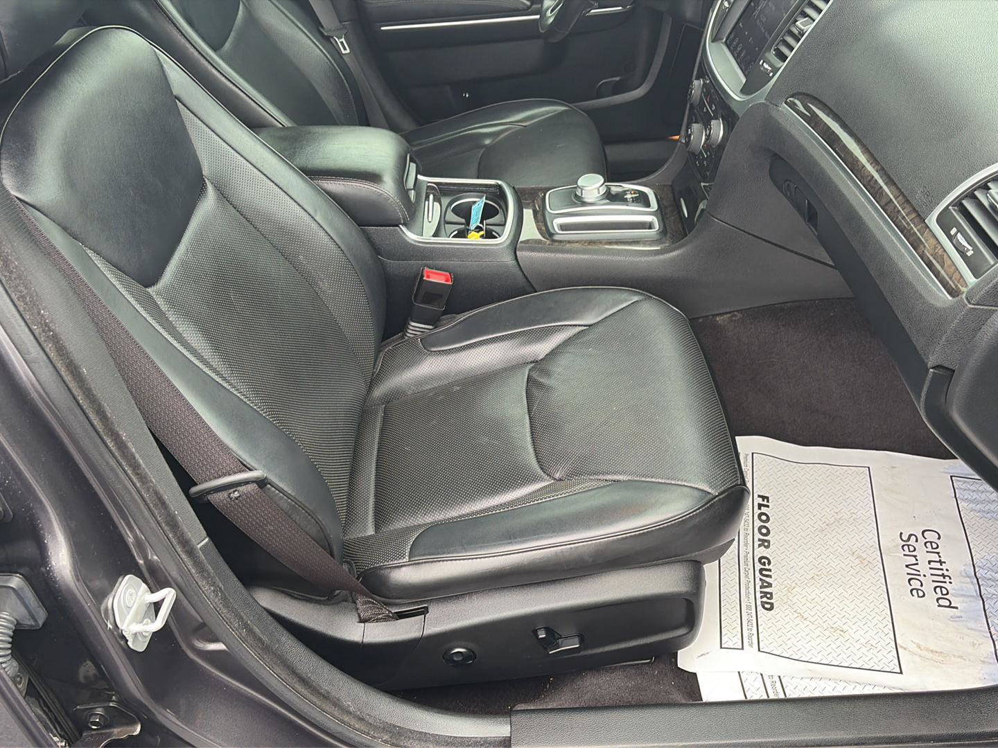 Used 2017 Chrysler 300 C RWD image 19