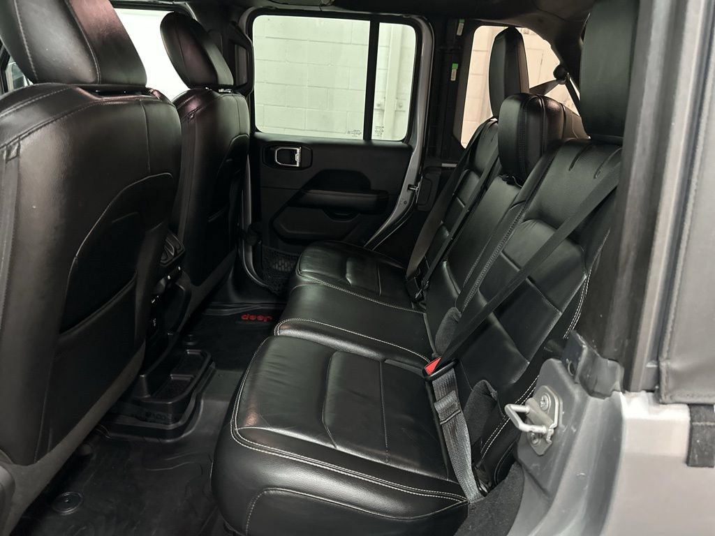 Used 2018 Jeep Wrangler Unlimited Sahara AWD/4WD image 31