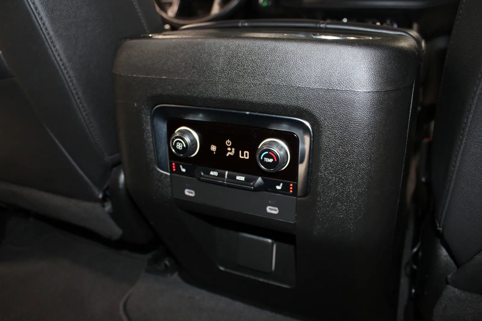 Used 2022 Chevrolet Tahoe Z71 w/ Luxury Package image 25