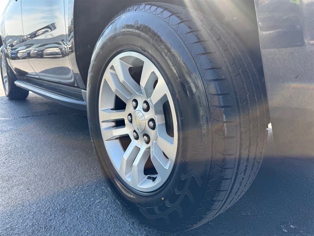 Used 2016 Chevrolet Suburban LS RWD image 10