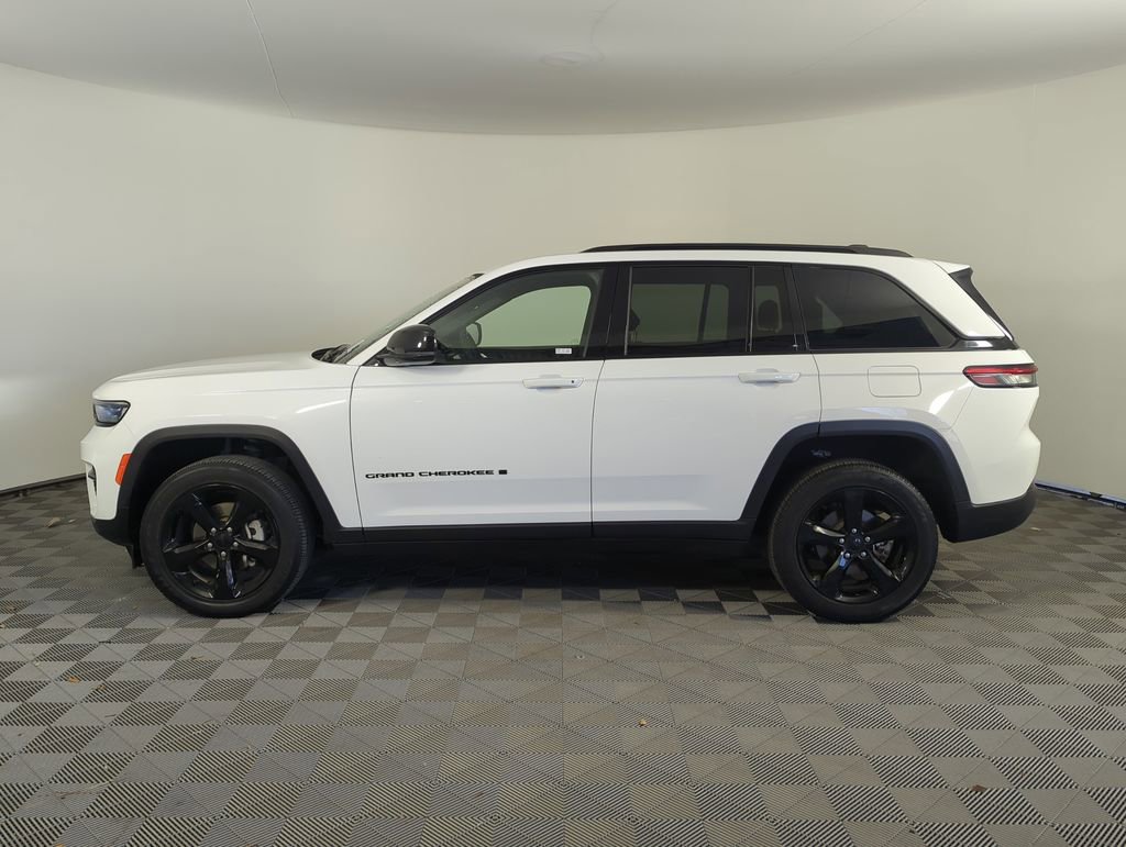 Used 2023 Jeep Grand Cherokee Altitude image 8