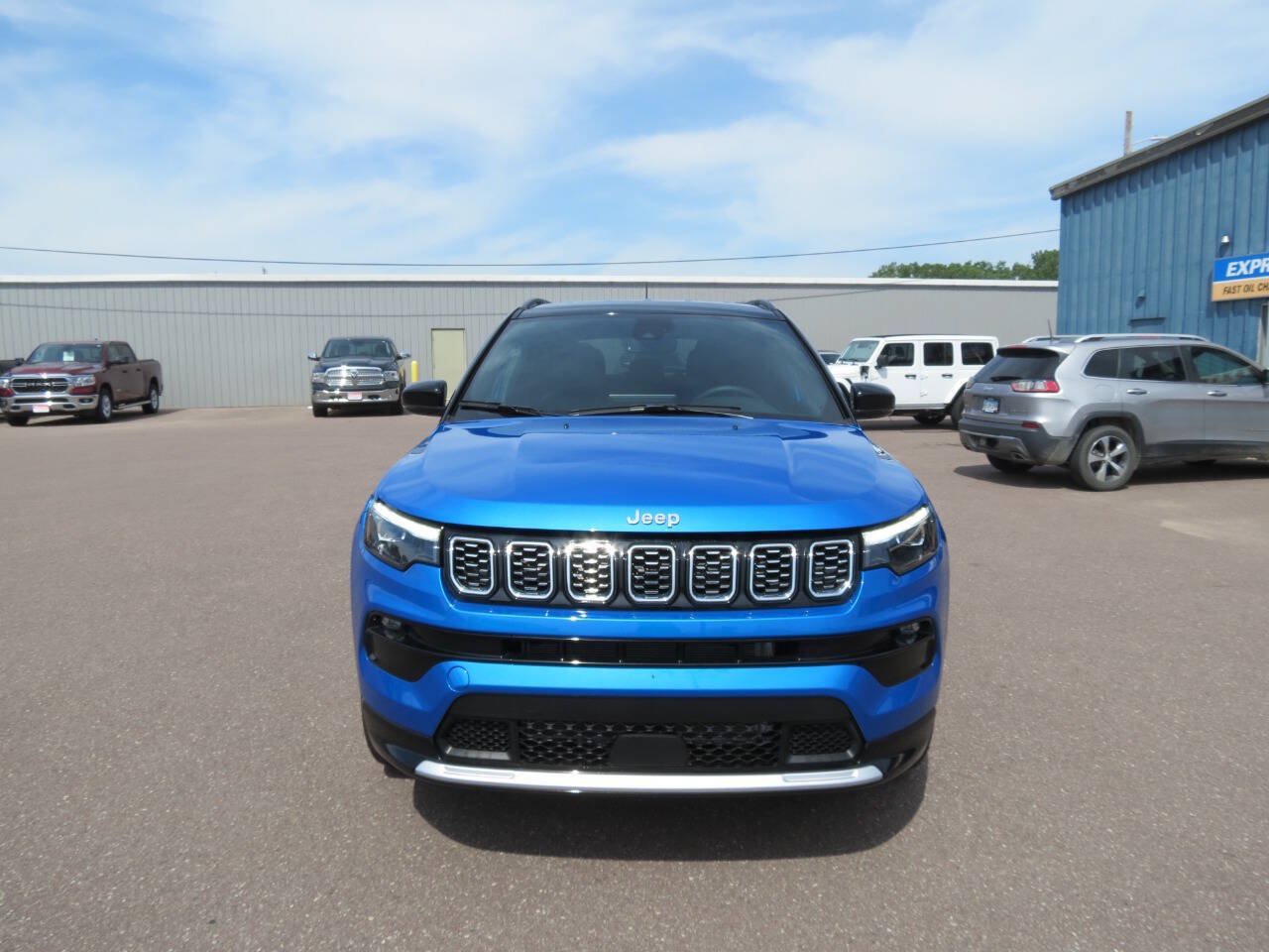 Used 2024 Jeep Compass Limited w/ Elite Group AWD/4WD image 4