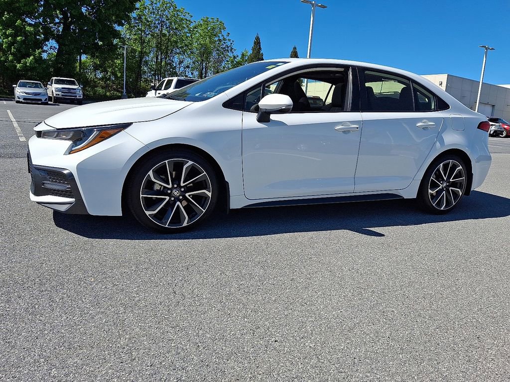 Used 2022 Toyota Corolla SE w/ SE Premium Package FWD image 5