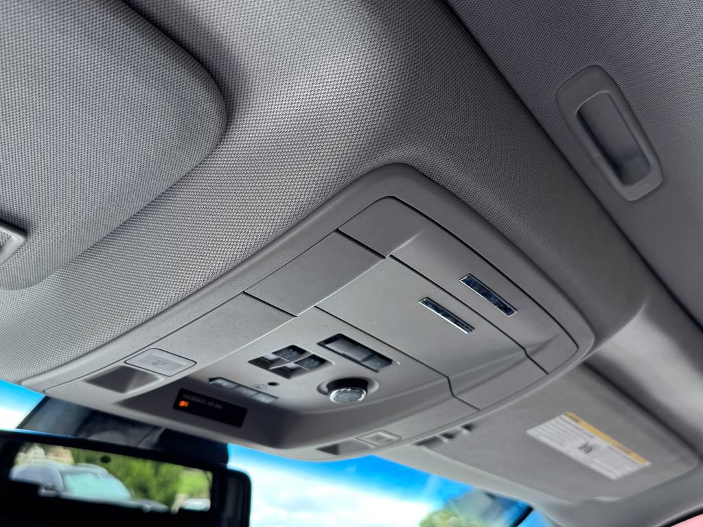 Used 2018 Chevrolet Suburban LT AWD/4WD image 26