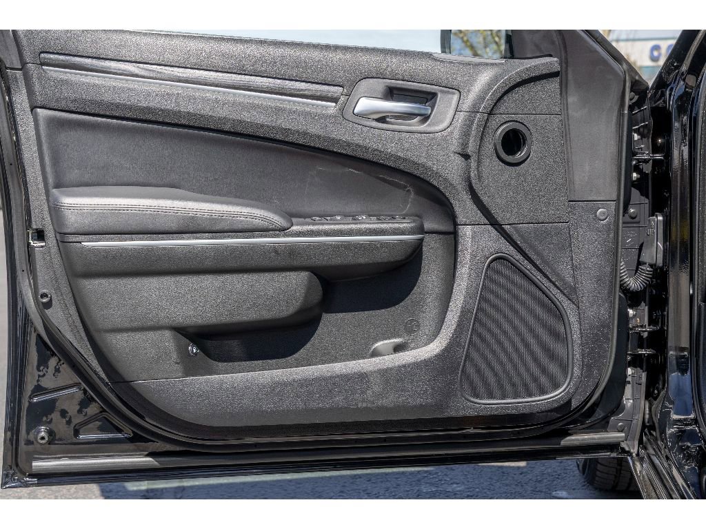 Used 2022 Chrysler 300 Touring w/ Sport Appearance Package image 19