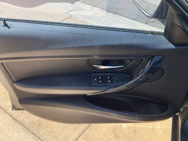 Used 2015 BMW 320i Sedan RWD image 11