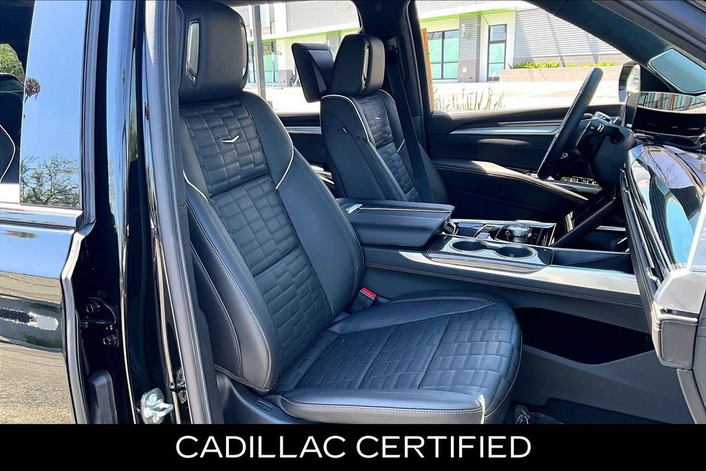 Used 2026 Cadillac Escalade ESV V AWD/4WD image 9