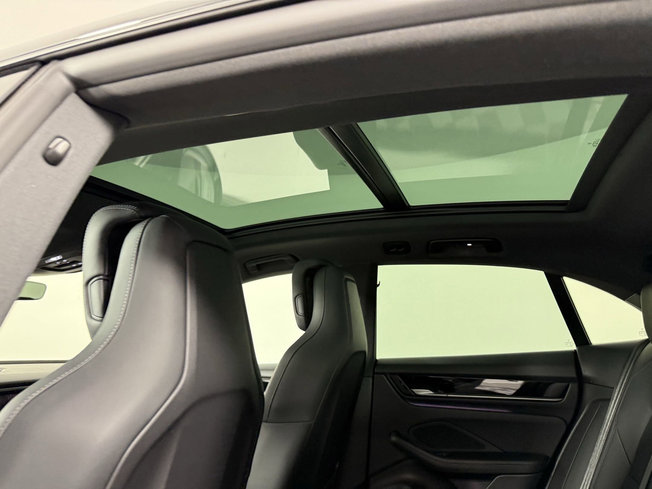 New 2025 Porsche Macan Electric image 17