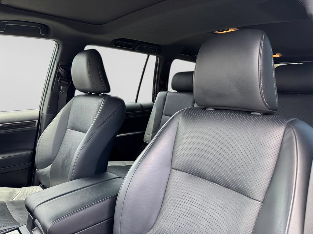 Used 2023 Lexus GX 460 Luxury w/ Sport Design Package AWD/4WD image 19