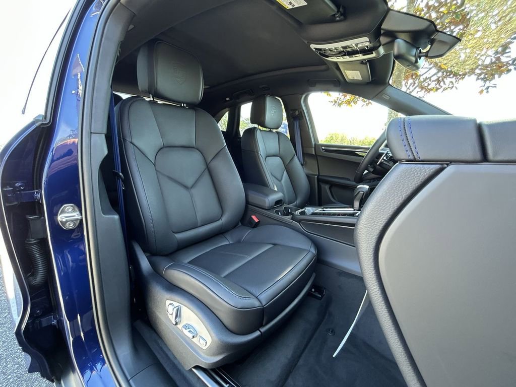 Certified 2025 Porsche Macan Turbo image 29