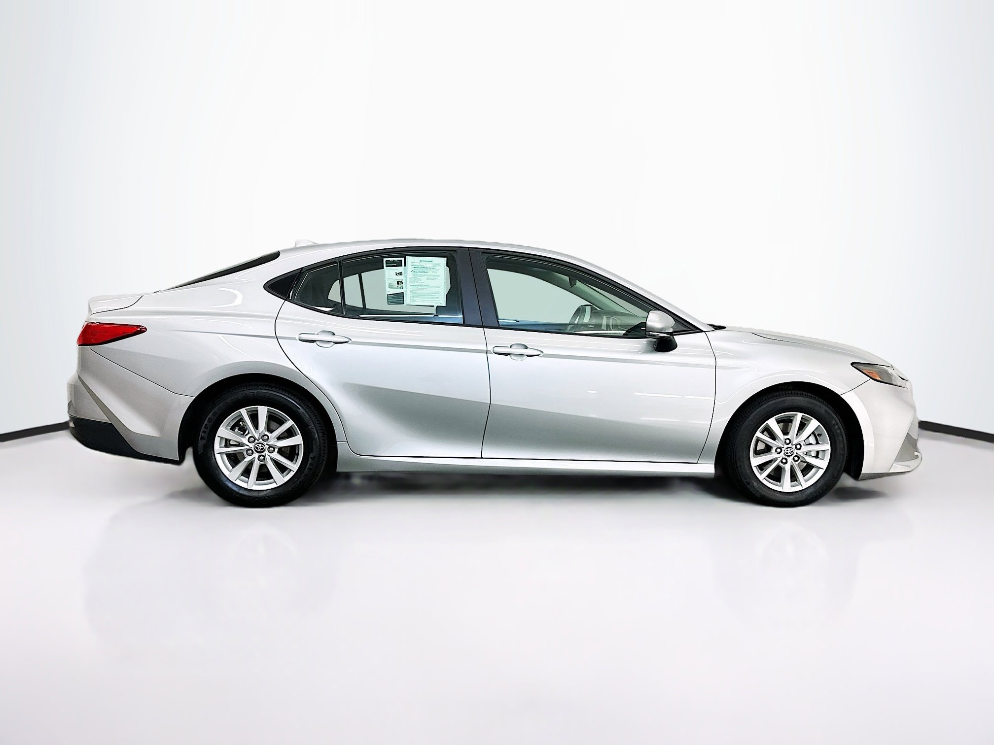 Used 2025 Toyota Camry LE image 10